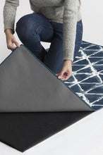 Load image into Gallery viewer, Diamond Shibori Navy Rug