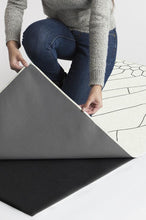 Load image into Gallery viewer, Illi Off White Rug

