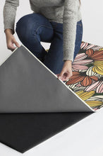 Load image into Gallery viewer, Meena Starburst Rug
